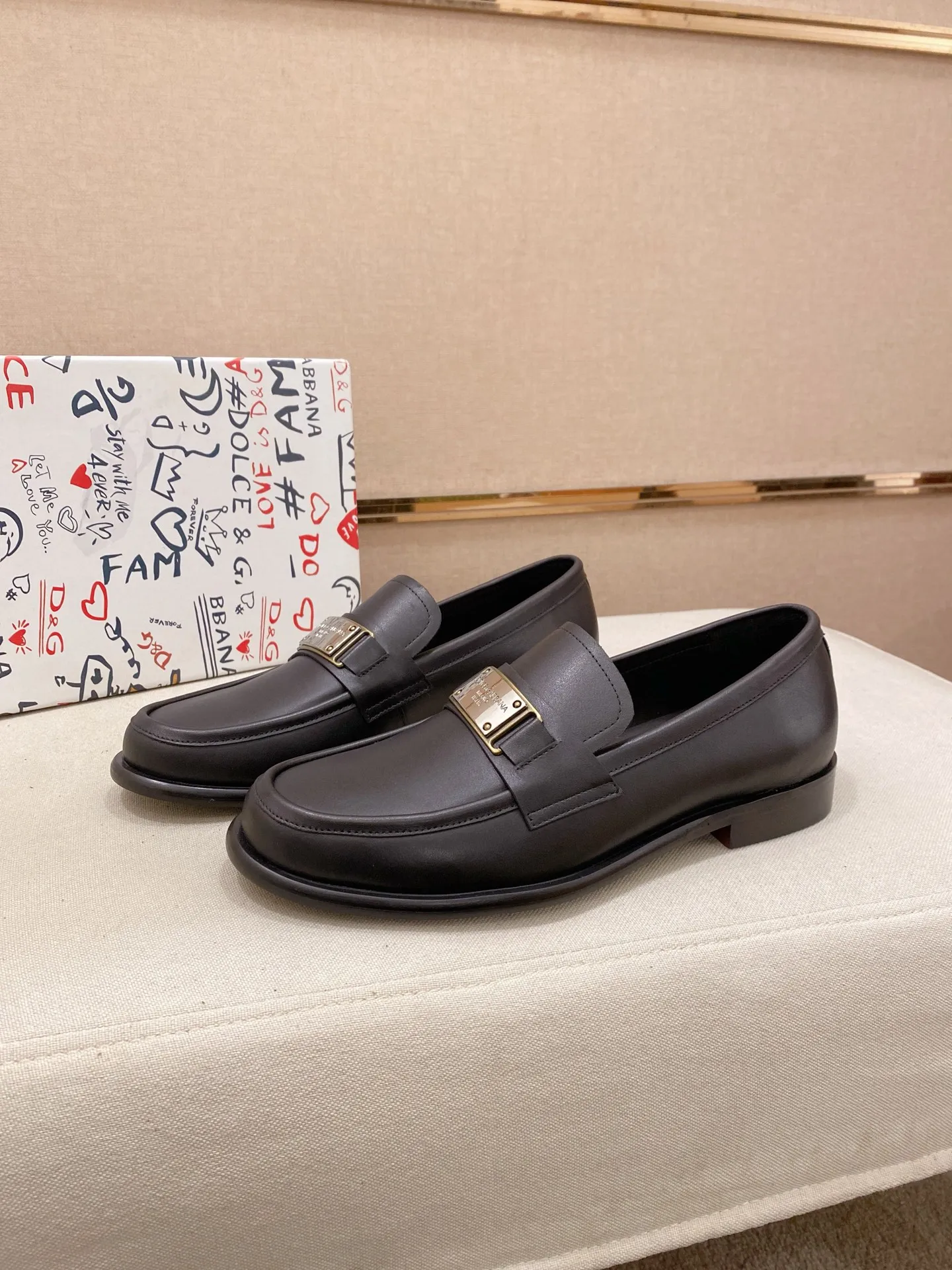 Factory price 540💰🌲DG top-notch🔍🔍men's new leather shoes🚹sold at the same time⚠The uppers are imported cowhide from Italy, the entire imported cowhide lining, and imported accessories💪💪, completely 1⃣️ vs. 1⃣️🇮🇹 💪💪, ⚠Sole: The original sole is specially provided by the original factory, the exclusive movable molded sole is super comfortable, ⚠Original factory follow-up goods, 🔍🔍high quality, can be entered and exited at will, welcome to compare ⚠Size number: 38-44. Can be customized 45 non-returnable